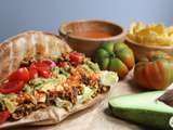 Tacos mexicain: seitan et quinoa, sauce au poivron et guacamole