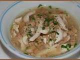 Consommé de poulet aux crozets grillés