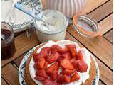 Victoria sponge cake fraises chantilly