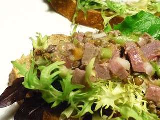 Tartines de salades lyonnaises : lentilles à la langue de boeuf et cervelle de Canut