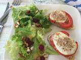 Salade de noix et tartine tomate & mozzarelle