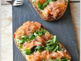 Tartine au saumon d’Ecosse, avocat et à la salade ciselée