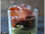Verrine avocat, tomates séchées et jambon cru