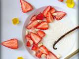 Crèmes légères à la vanille et fraises de saison