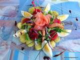 Salade  Fouzitou , tomates, oeufs, crevettes, saumon fumé etc
