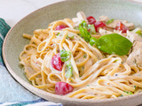 Linguines en sauce crémeuse aux poulet, brocoli et tomates séchées