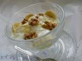 Banane au yaourt , au noix et au miel (dessert ultra rapide)
