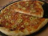 Pizza moelleuse au Salami (halal)