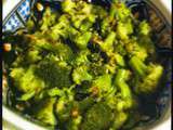 Salade de brocolis à l'ail et aux graines