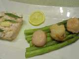 Cabillaud et Saint-Jacques sur lit d'asperges