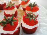 Exquises bouchées de fraises
http://www.latabledeclara.fr/2016/06/bouchees-de-fraises-facon-tiramisu.html 
#fraise