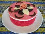 Gâteau d'anniversaire aux mousses de fraise et amande, chocolat blanc-citron