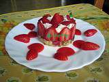 Mini gâteau aux fraises, mousse de nougat, coulis de fraise parfum abricot