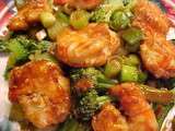 Crevettes à l'orange et au sésame sur brocoli et bok choy à la façon chinoise