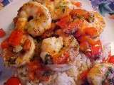 Crevettes rôties à l'ail, citron et piment sur riz blanc