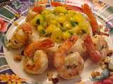 Crevettes sautés et salsa à la mangue et à l'ananas