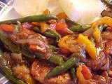 Émincé de porc à la sauce soya, aux poivrons, haricots verts et aux oignons