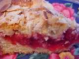 Gâteau-tarte streusel aux cerises et aux amandes