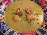 Potage Parmentier accompagner de croûtons à l'ail et parmesan Viviane