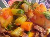 Ragoût de navets blancs, épinards, tomates, carottes, célerie et pomme de terre