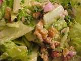 Salade romaine et noix, vinaigrette délicieuse