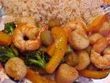 Sauté de pétoncles et de crevettes, sauce au miel et à la sauce soya