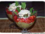 Coupe compote de rhubarbe, fraises, glace vanille