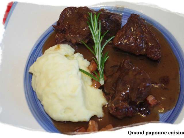 Epaule De Sanglier Mariné Au Vin Rouge