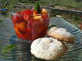 Salade de fruits au tilleul et son macaron aux amandes
