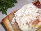 Tartine au jambon de parme, oeuf poché et sa sauce au chèvre