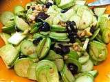 Salade de courgettes aux olives et pignons
