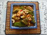 Curry de crevettes au brocoli, à l'ananas et aux noix de cajou