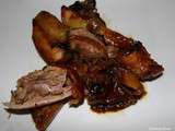 Jarret de porc braisé au cumin, ail, pommes et pommes de terre de Nigella Lawson