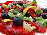 Salade aux poivrons grillés, câpres et olives