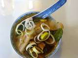 Soupe aux pousses de bambou et wontons