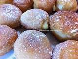 Beignet fourré à la crème pâtissière