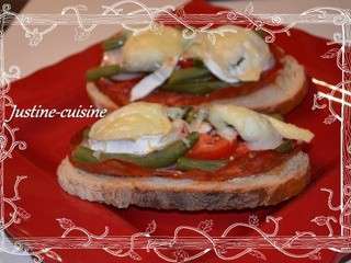 Tartines de légumes au chorizo et chèvre