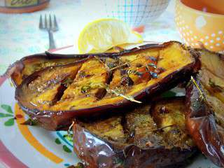Aubergines grillées {marinées} a l’huile d’olive, ail et au thym