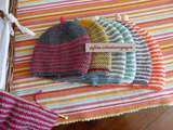Petits restes de laines pour bonnets multicolores