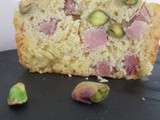 Cake jambon, fromage et pistaches