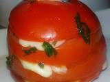 Mille-feuille de tomate au basilic et mozzarella