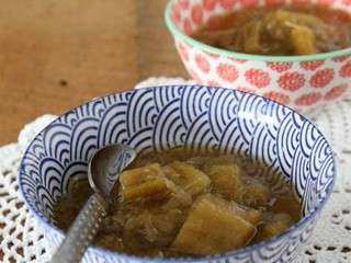 Compotée de rhubarbe de ma grand-mère, le dessert le plus simple et le plus polyvalent que je connaisse