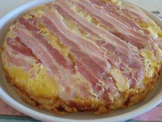 Tarte tatin aux pommes de terre, lard et fromage de chèvre