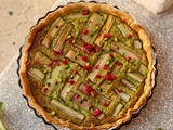 Tarte rhubarbe pistache cardamome, pâte sablée à l’huile d’olive (vegan)