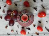 Jus de tomates cerises, raisins roses, sucre de raisin et fleur d'hibiscus séchées