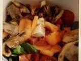 Salade d'été - champignons, jambon, fêta