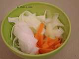 Tagliatelles de légumes crus : carotte, courgette, concombre, radis blanc