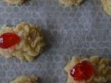 Petits fours aux amandes et cerises confites