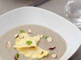 Crème de champignons et ses ravioles au foie gras