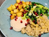 Buddha Bowl végétarien : Quinoa, Céleri confit au curry, Embeurrée de chou au sésame, Houmous de haricots blancs et grenade
